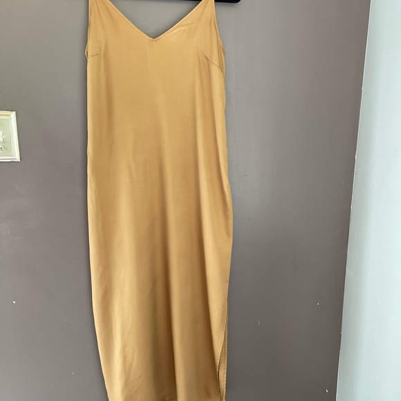 NWT Satin Smocked MIDI Slip dress Multiple sizes color Nude Acacia - Picture 8 of 10